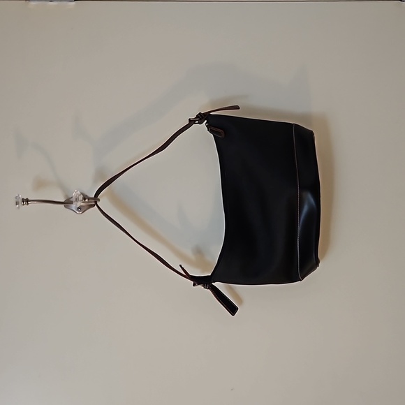 TOMMY HILFIGER Black Vinyl Shoulder Bag - Picture 5 of 10